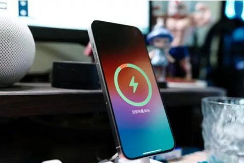 索县苹果15换屏服务分享用什么充电器给iPhone15充电更好 
